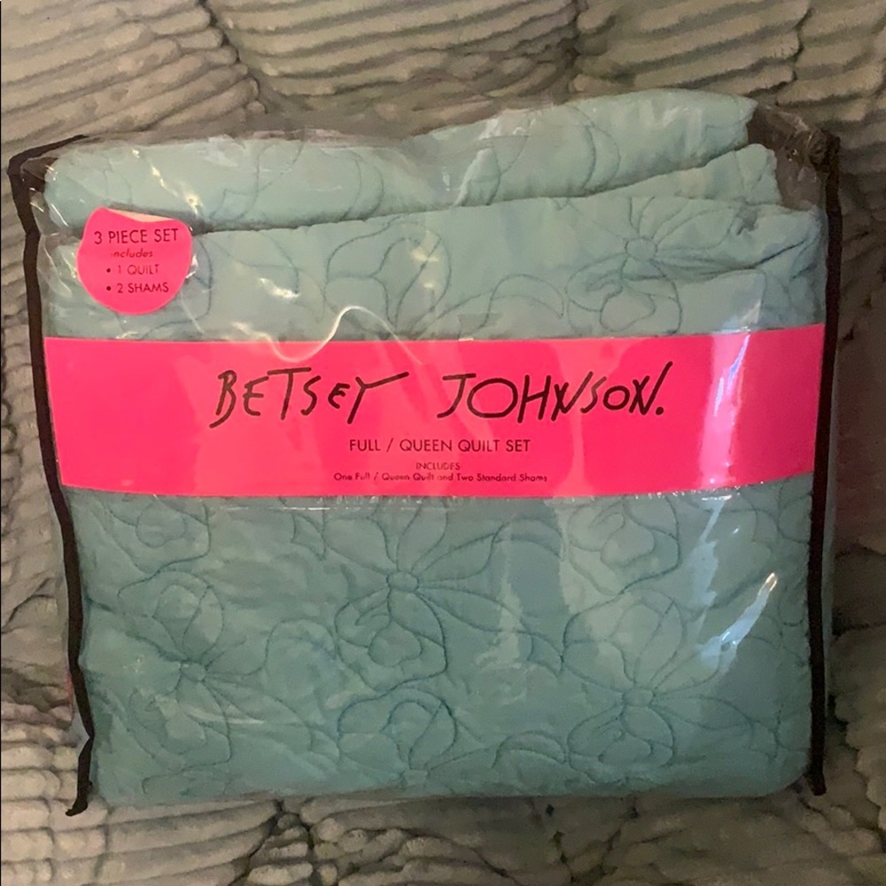 Betsy Johnson Aqua full/queen Quilt Set NWT